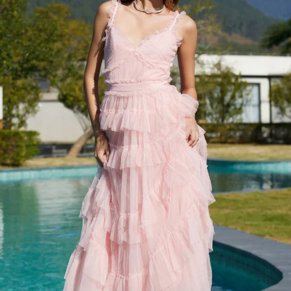 NWT Pink Asymmetrical Ruffled Prom Dress fits like a 4-6